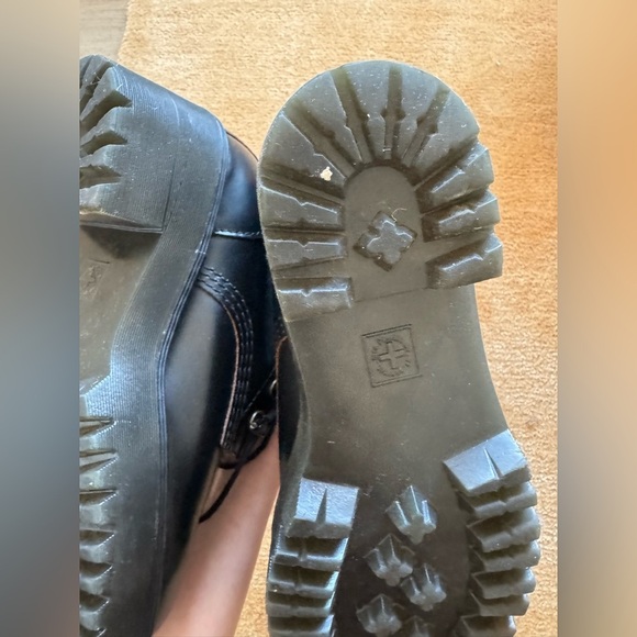 🍂NWOT Dr. Martens LEONA WOMEN'S VINTAGE SMOOTH LEATHER HEELED BLACK BOOTS - Picture 14 of 16